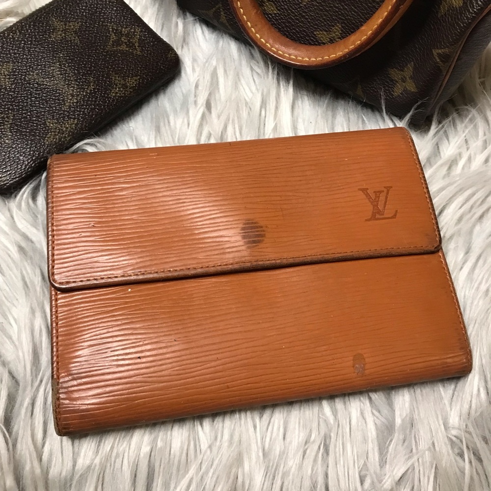 AUTH Louis Vuitton Epi Porte Papiers